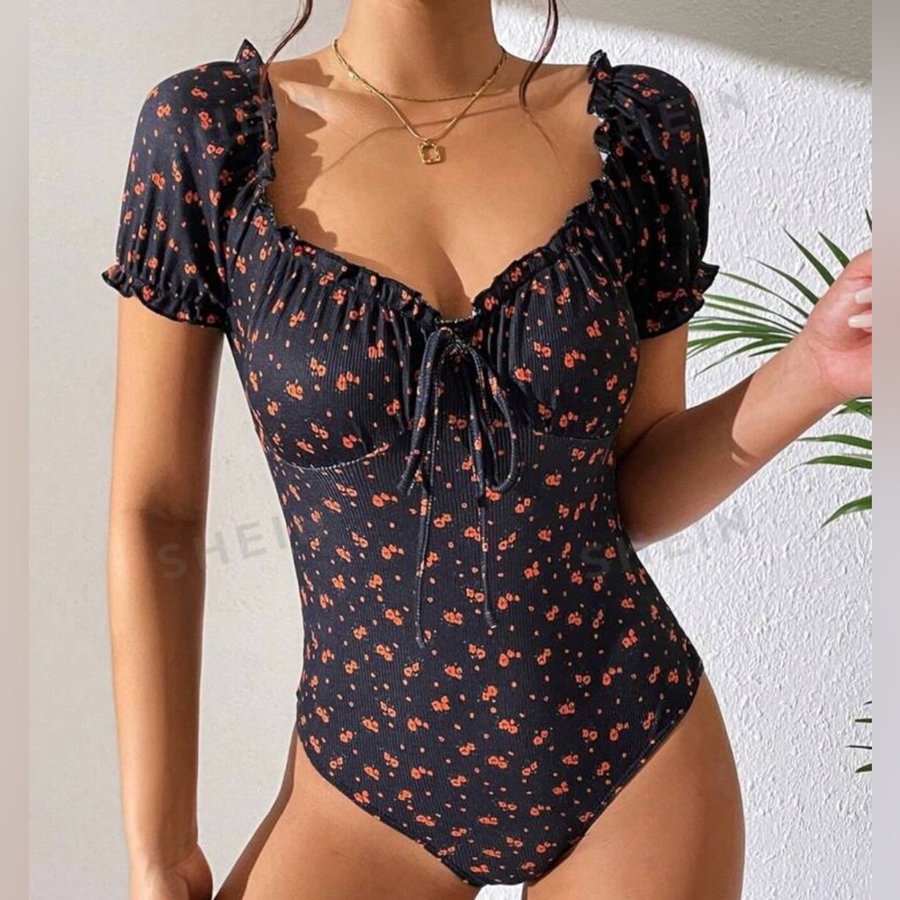 Cottagecore black floral off the shoulder body suit. Size small ❤️
